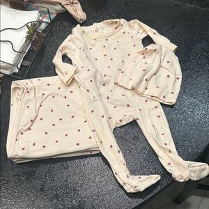 lilette Strawberry baby girl stretchie, hat, and swaddle blanket 3m